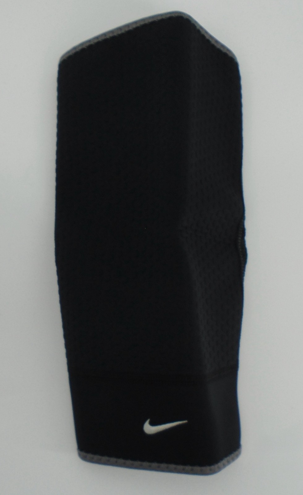 Nike Closed Patella Knee Sleeve Adult Compression Black/White