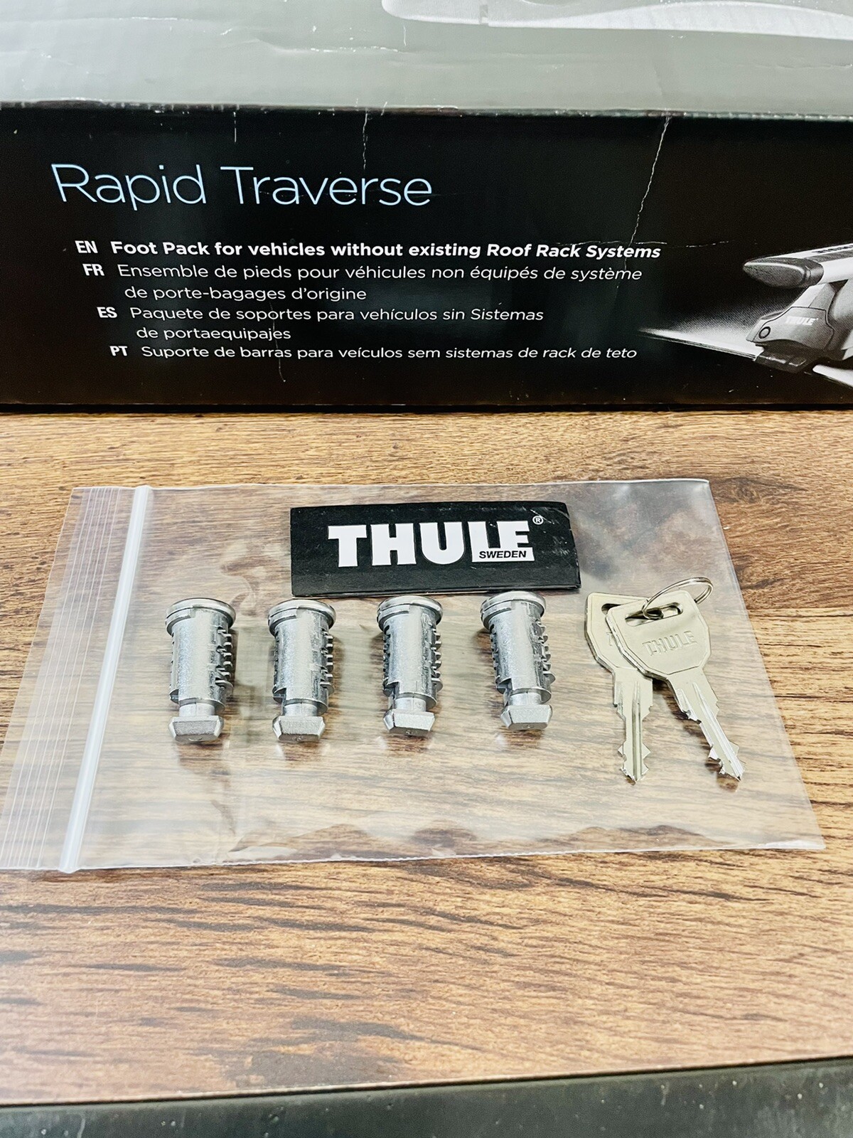 Thule Rapid Traverse Foot Pack 480R + Thule Lock/Key Set (Bundle MSRP $319.90)