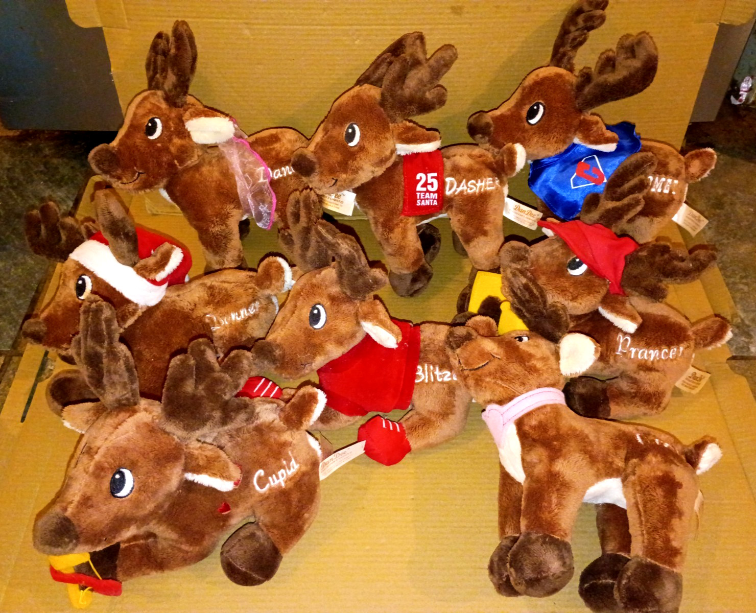 Vintage Dan Dee Lot of All 9 Santa's Reindeer 7" Plush.