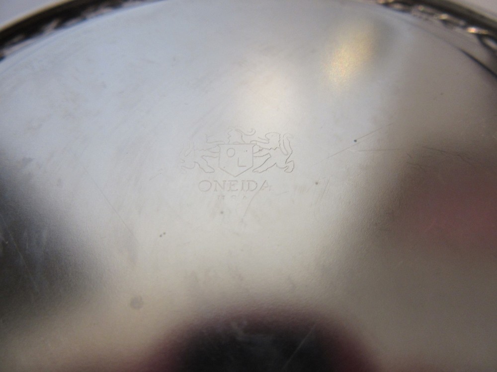Vintage - 5½" Oneida Small Silver Plated Dish Plate Leaf Scroll Around Edge