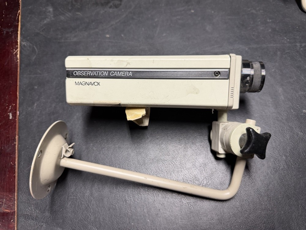 Magnavox MC3511 Observation Security Camera & Mount