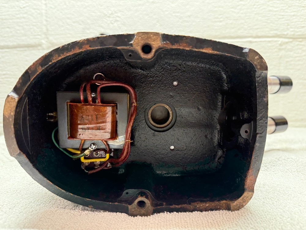 UNITRON MEC-3519 MICROSCOPE UNKNOWN IF WORKING. NICE CLEAN CONDITION!!