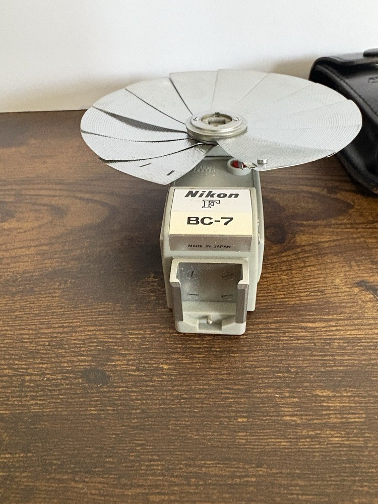 Nikon F Camera Flash Unit Model BC-7 in Original Case Untested