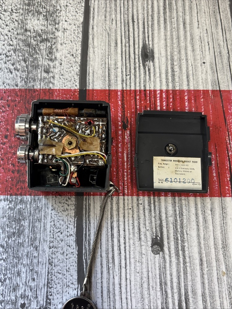 JULIETTE MICRO Transistor Radio - Unique Japanese Set Using Button Cells
