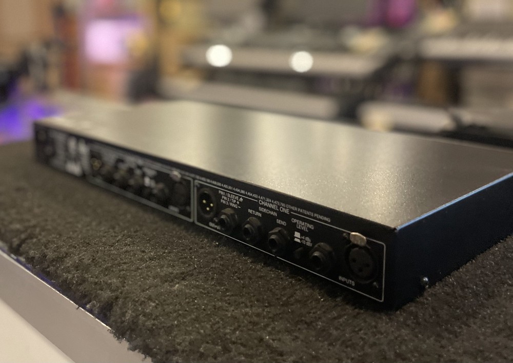 DBX 1066 Compressor / Limiter / Gate 2 Channel Rack Effect Unit w/ Power Cable