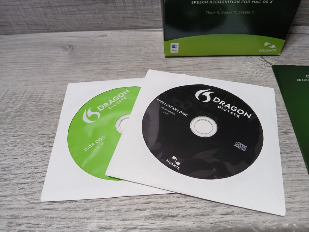 Dragon Dictate Speech Recognition for Mac OS x Version 2.0 W Microphone Open Box