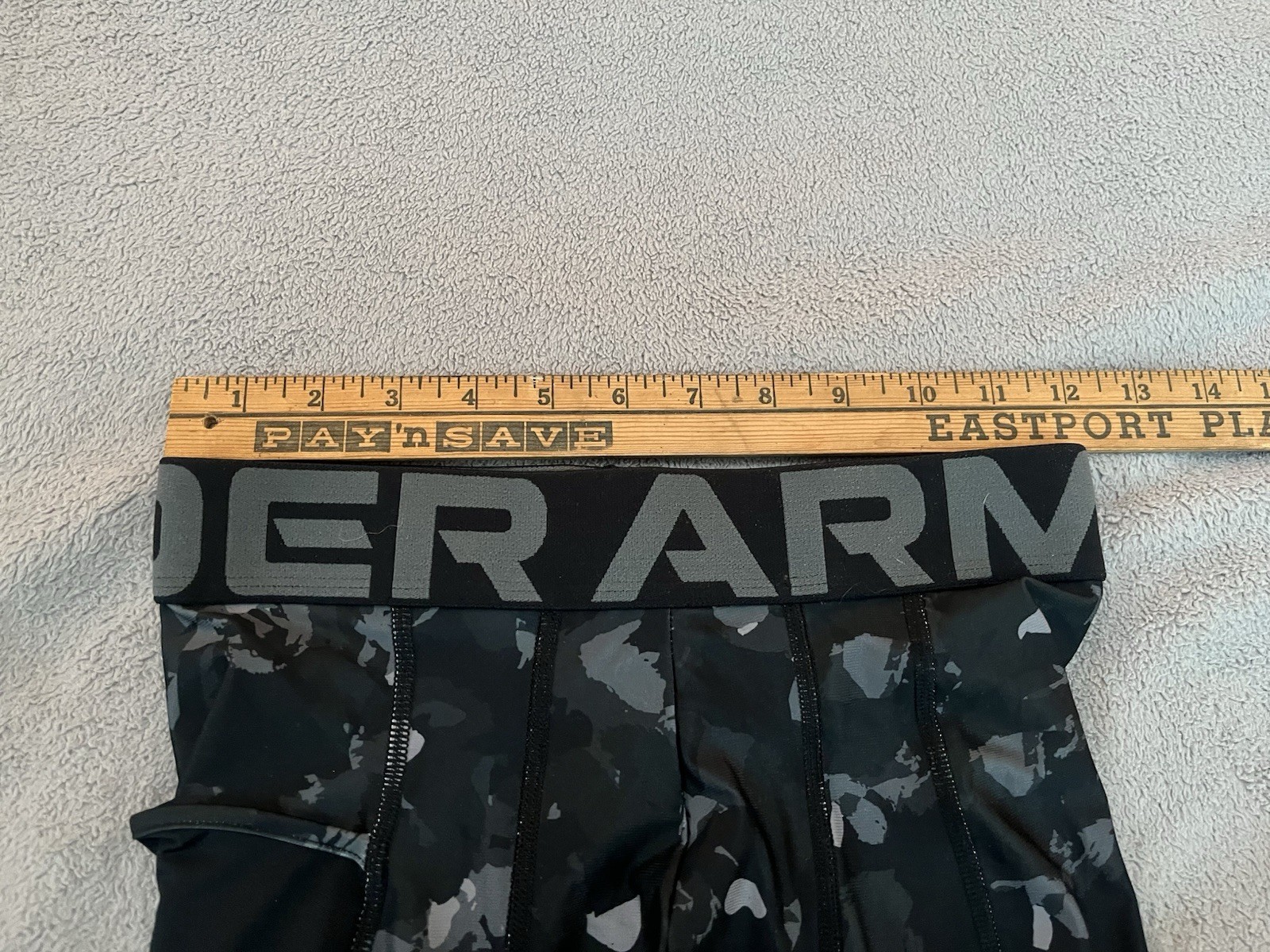 NWT Men’s Small Printed Under Armour HeatGear Compression Leggings