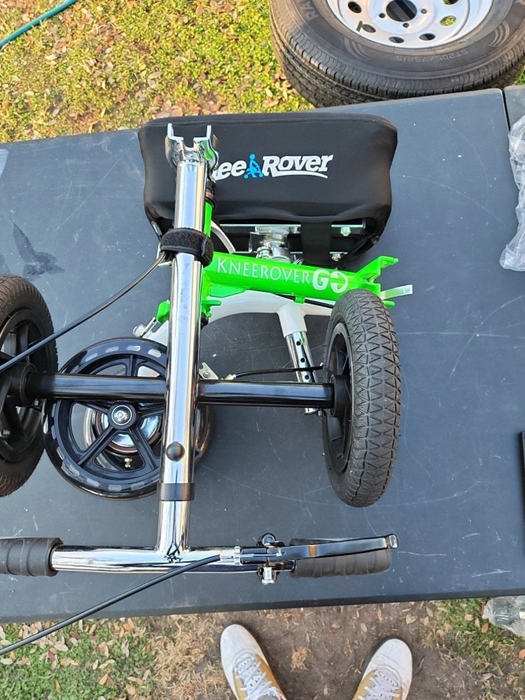 kneerover go foldable knee scooter with memory foam pad