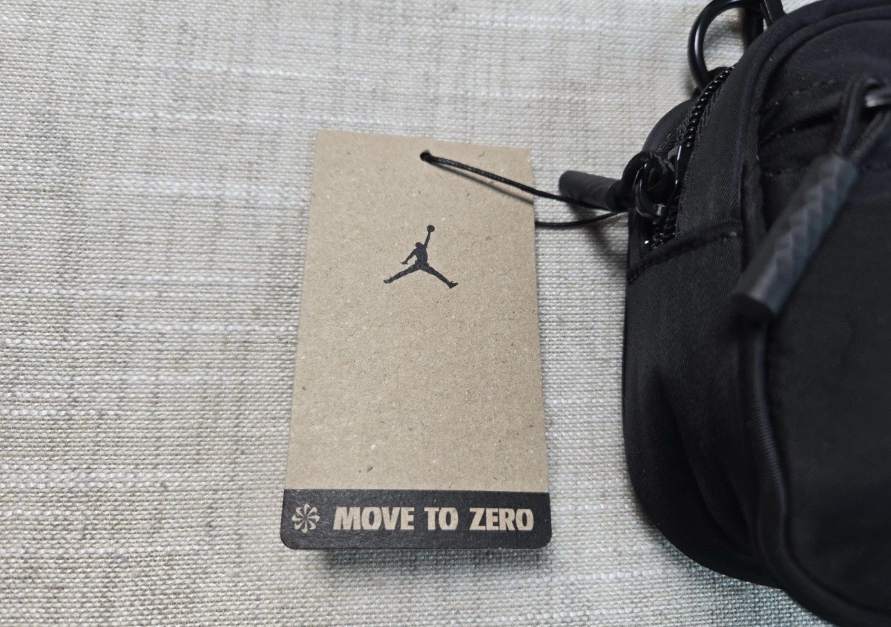NIKE Air Jordan Alpha Camera Bag Crossbody Purse 1L Black Jumpman Logo