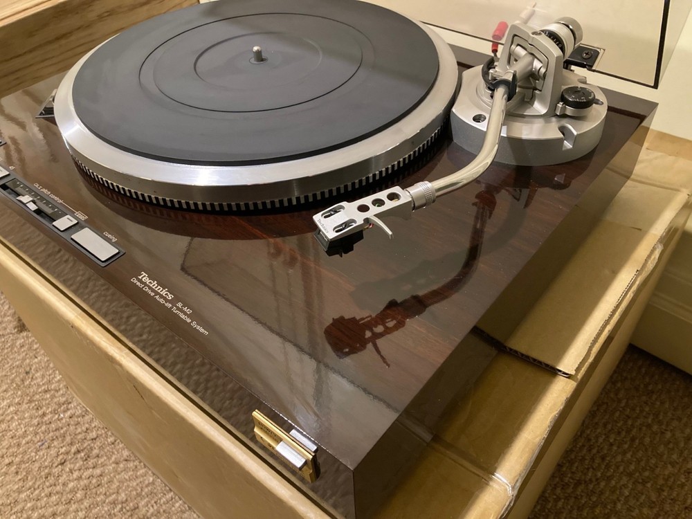 Technics SL M2 direct drive quartz lock turntable
