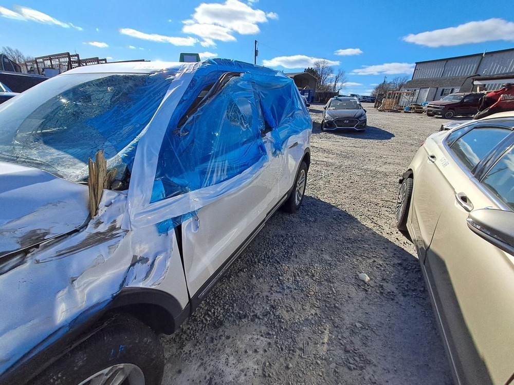 2016 Ford Explorer OEM 8 Screen Display - Used, Reprogramming Required