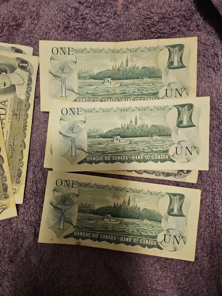 Canada Circulated 1 Dollar Note