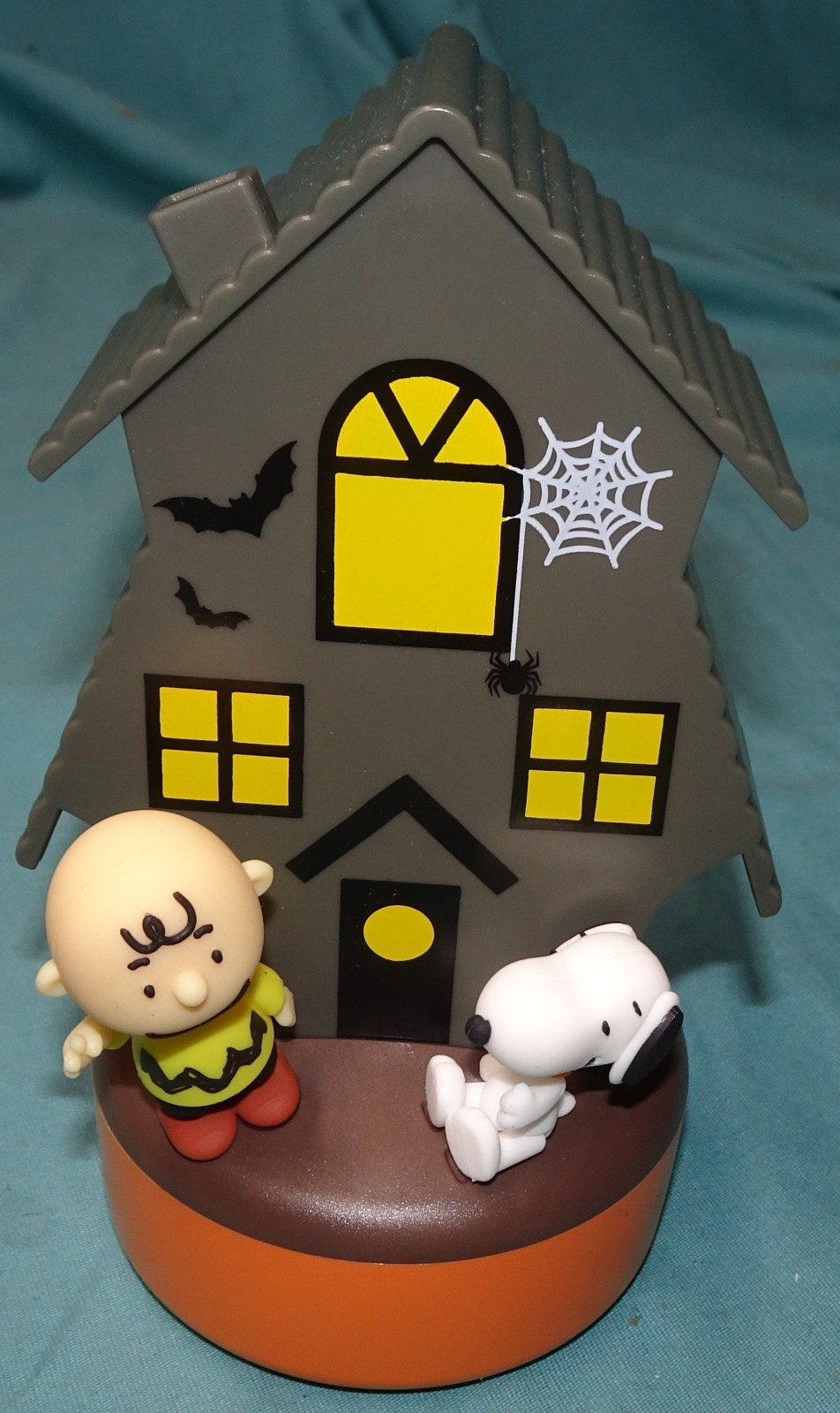 used = Peanuts Snoopy & Charlie Haunted House Diffuser Essential Oil Included
