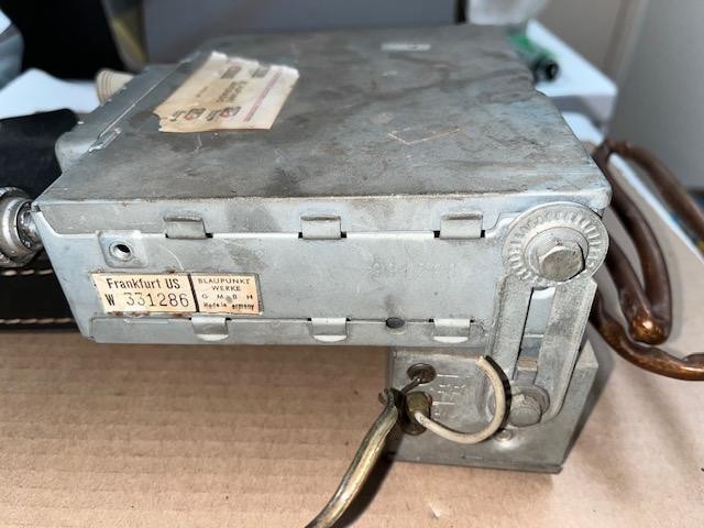 Vintage Blaupunkt Frankfurt W Series AM / Fm / SW Radio with Ivory Knobs