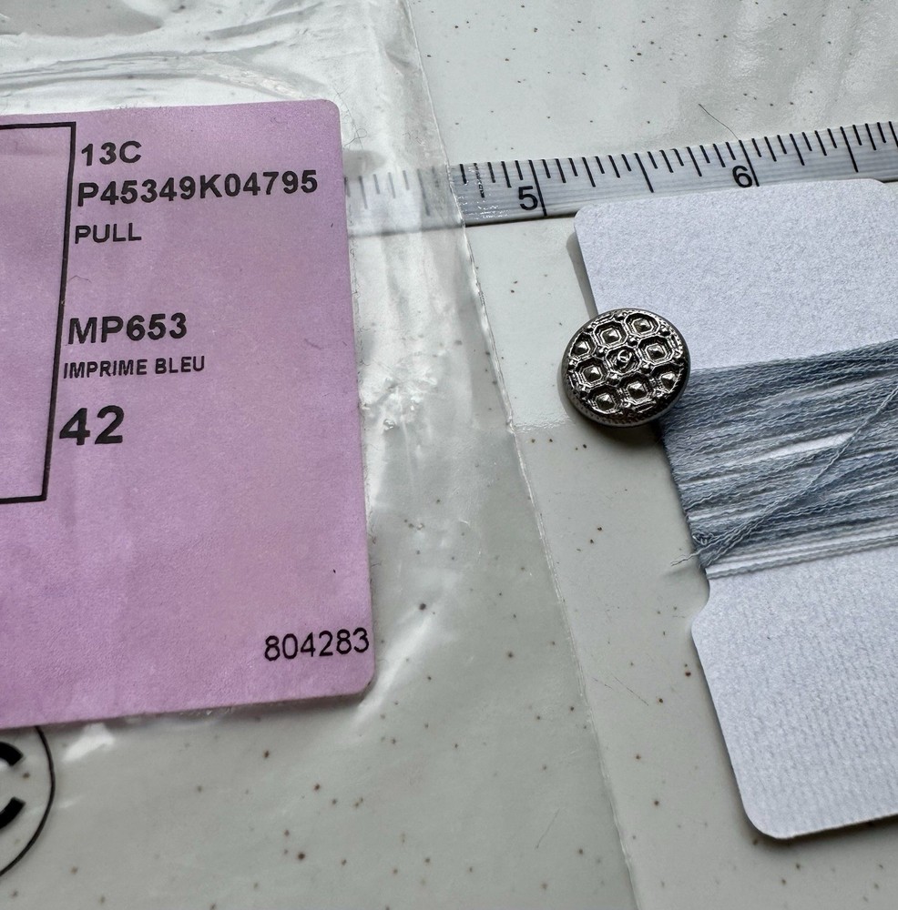 CHANEL Button & Thread, Authentic from Boutique, MP653 Imprime Bleu