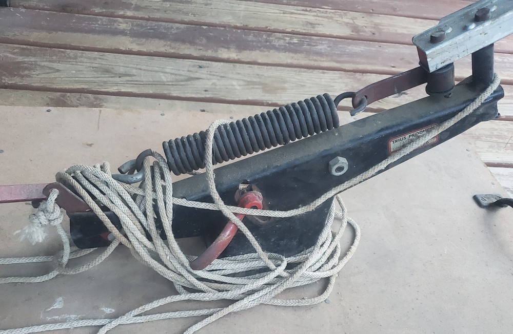 TRIUS PRODUCTS MODEL E 56 TRAP SKEET CLAY PIGEON THROWER
