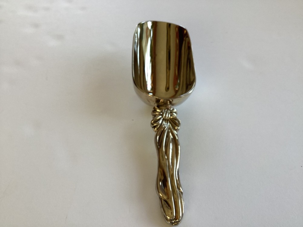 Ice Scoop Bow Handle Silver 8 1/2"