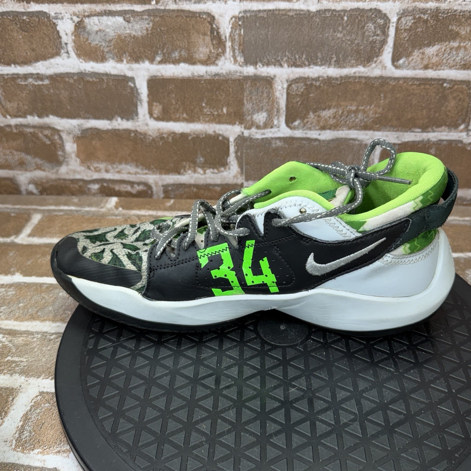 Nike Freak 2 Naija Giannis Basketball Shoes Green CN8575-002 Boys Youth Size 7Y