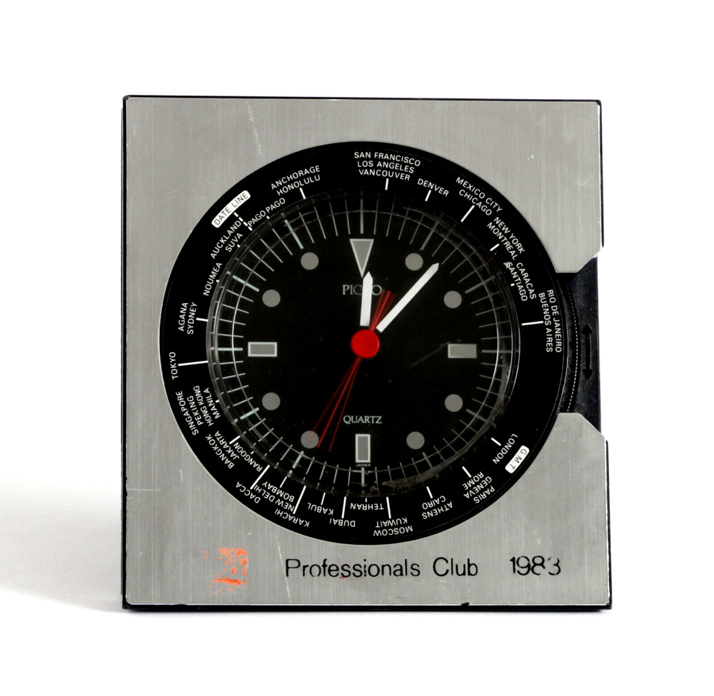 1983 Toro Professionals Club Picco Quartz Desktop Clock