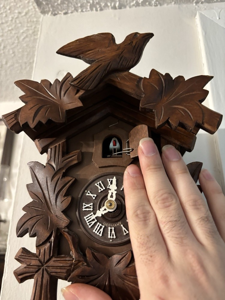 VIDEO Small Vintage Black Forest Cuckoo-clock