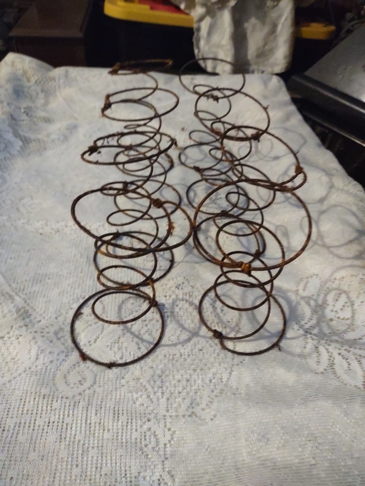 8-craft Grungy Rusty Bedsprings