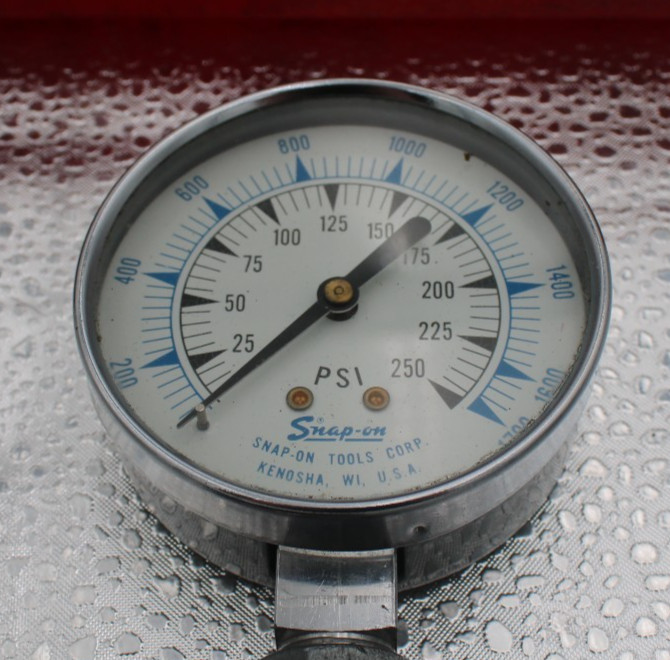 Snap On Tools Compression Gauge Set MT308KB with 3 Hoses *Used