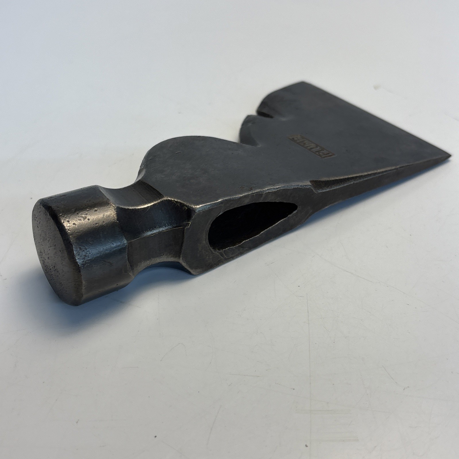 Vintage PLUMB 26 oz Carpenter’s Hatchet Head Nail Puller Notched Blade USA