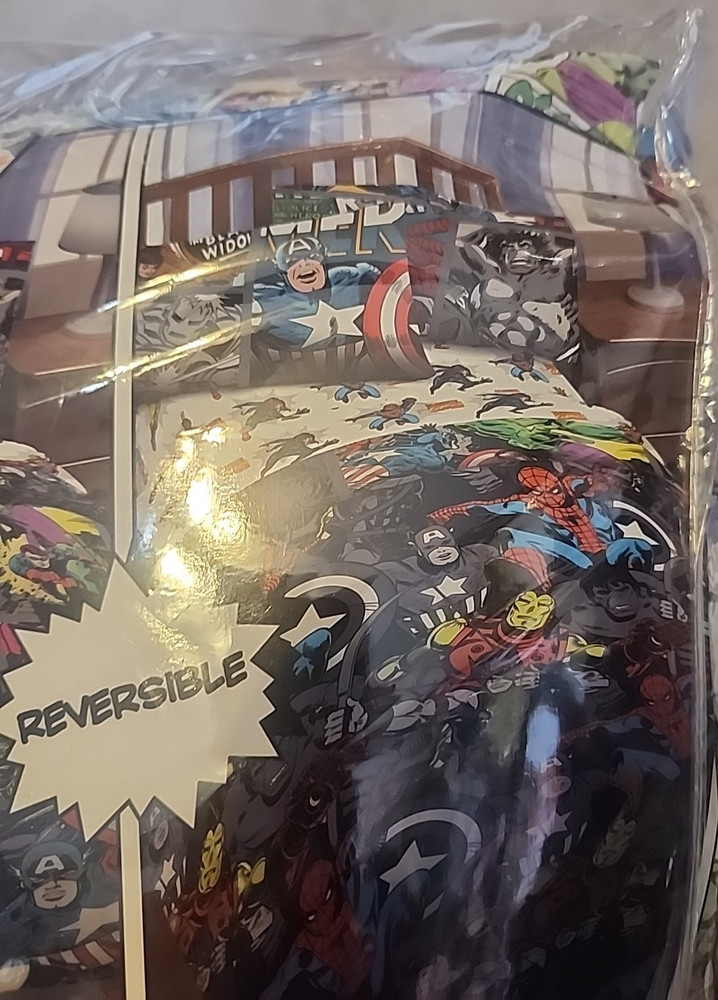 Marvel Comics Reversible Twin/Full Comforter 71” X 86” new in package
