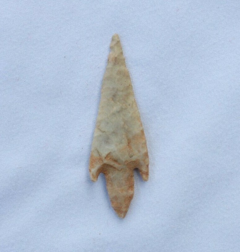SAHARA NEOLITHIC WHITE/LIGHT BLUE FLINT POINT