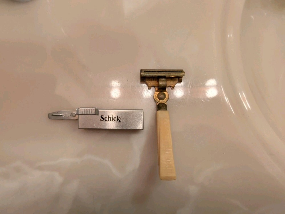 Vintage Schick Injector Safety Razor Bakelite Handle