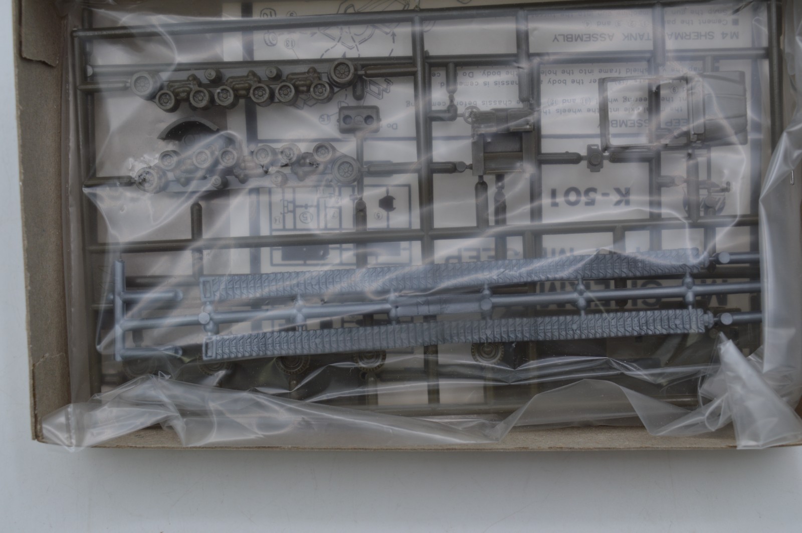 AHM HO AFV Series M4 Sherman Tank & M8 Jeep 1:87 Scale Model Kit Japan K-501