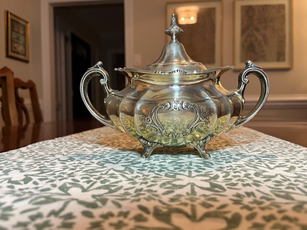 STERLING SILVER Reed and Barton Hampton Court Shield (663) Covered Sugar Bowl