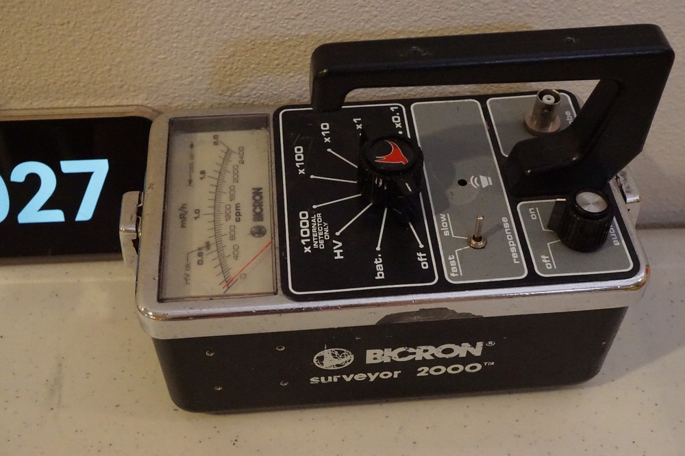 Bicron Surveyor 2000 Survey Meter **READ** 0027