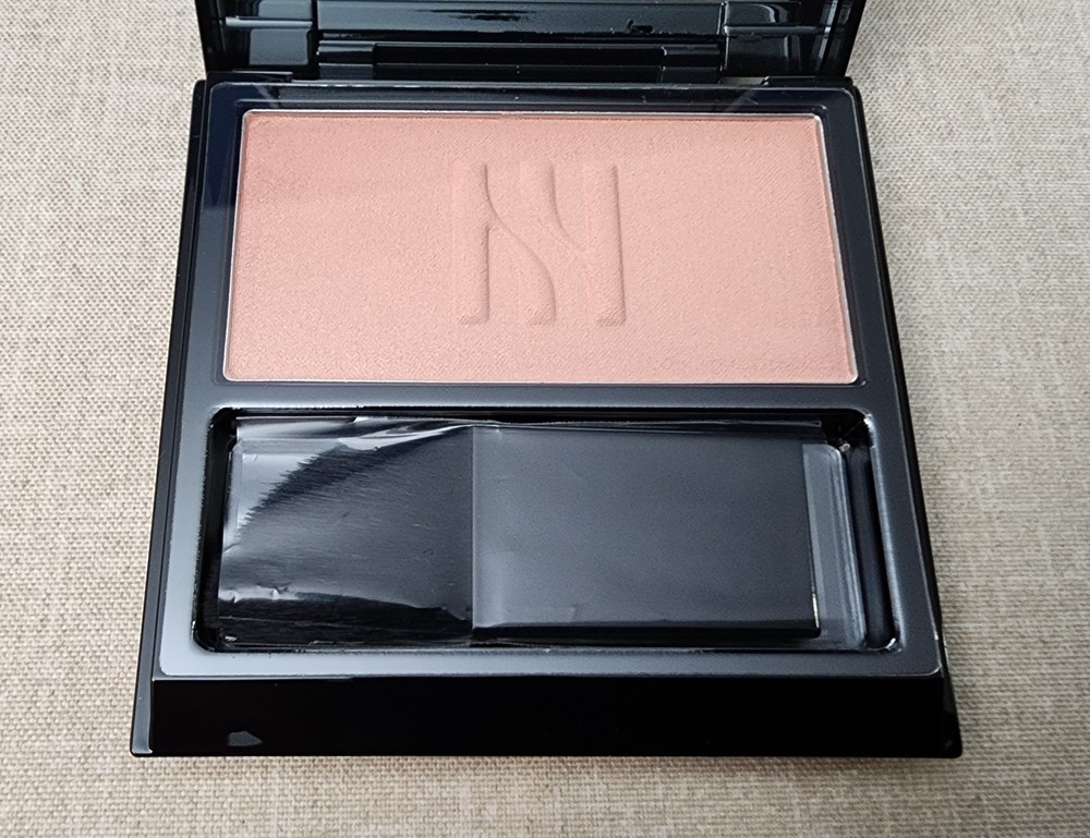 Hera Blush Sheer Radiant Finish 456 Nutshell