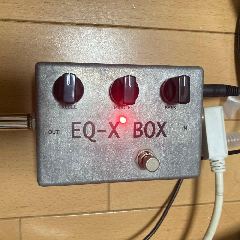 Electric bass pre equalizer