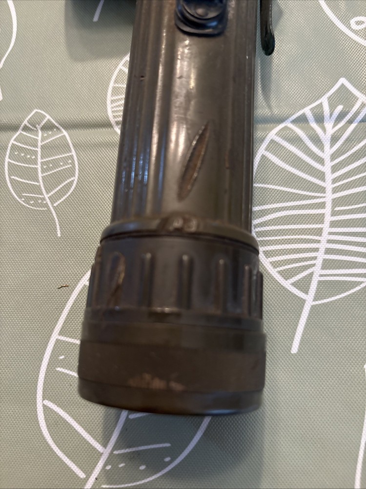 Original WW II U.S. Army Anglehead Flashlight TL-122C Made Of Plastic