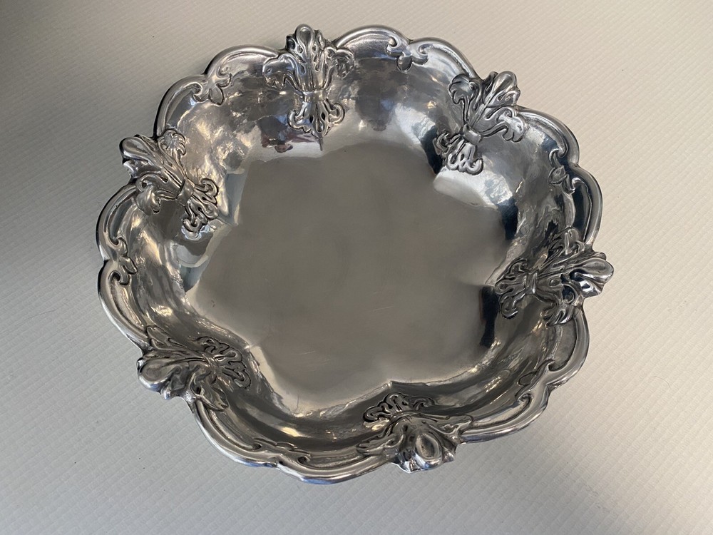 Fruit Bowl Silver  fleur de lys  2009 Read The Description