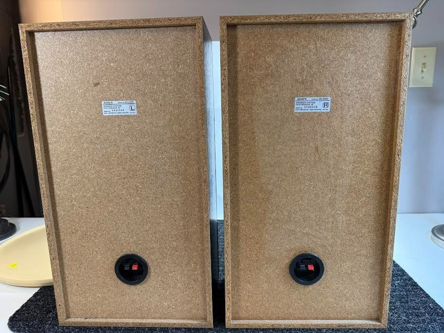 SONY SS-D555 Speaker System - PAIR