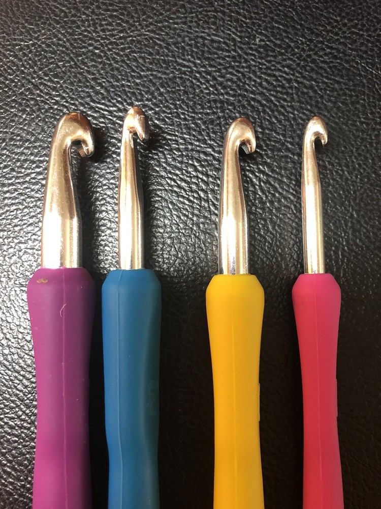 Colorful Ergonomic Boye (4) Crochet Hook Set Various Sizes