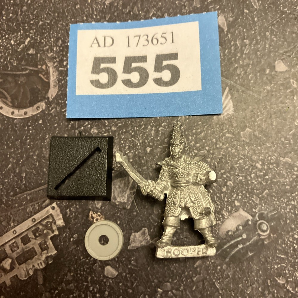 Warhammer -  Dark Elf - RR4  Classic  Dark Elf Warrior, Trooper - 1987 OOP
