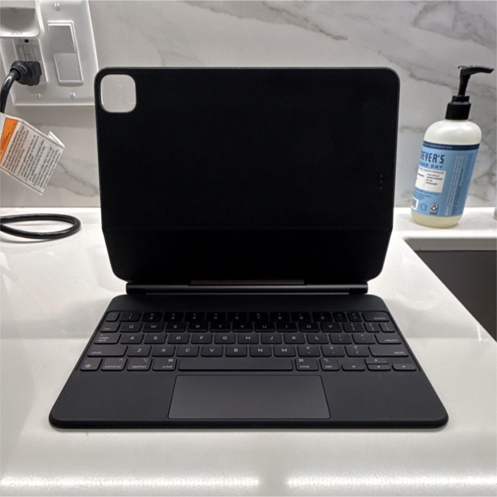 Apple Magic Keyboard Folio Case Black with Integrated Stand 11 inch