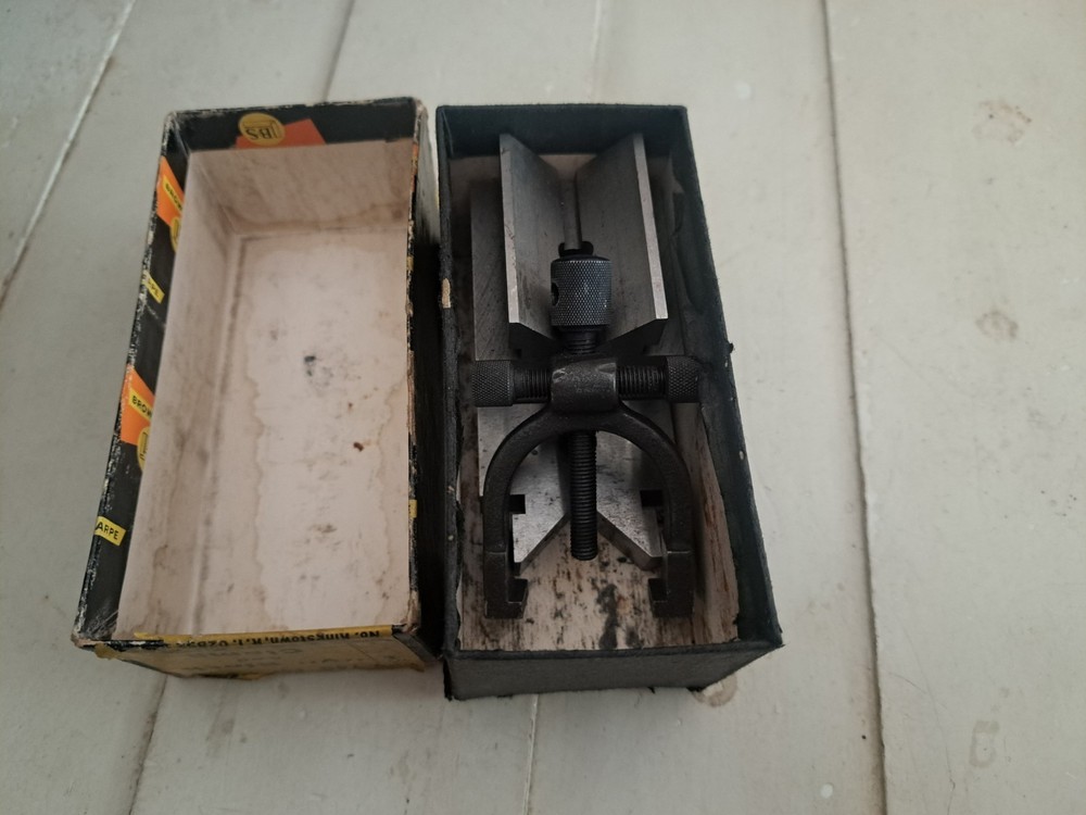 Brown & Sharpe 599-745 V-BLOCK & CLAMP with box