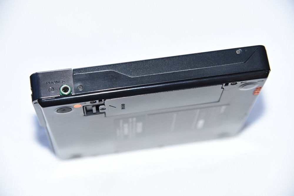 Sony D-25 Discman Personal CD Player Working