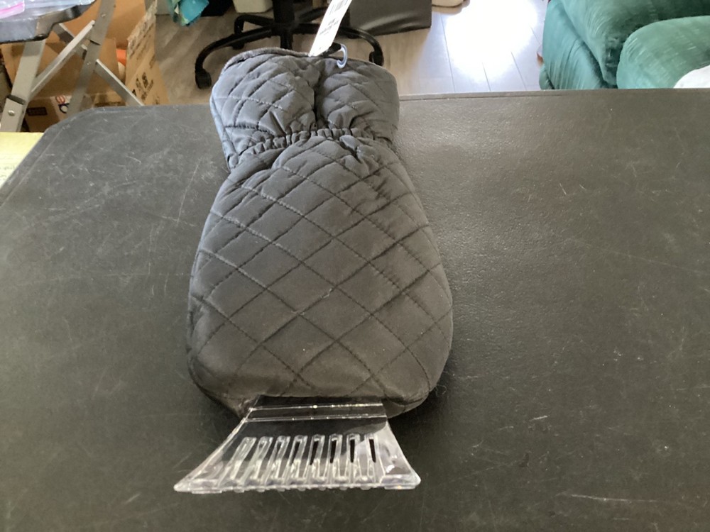 Delexe Black Window Ice Scraper Mitt OSFA