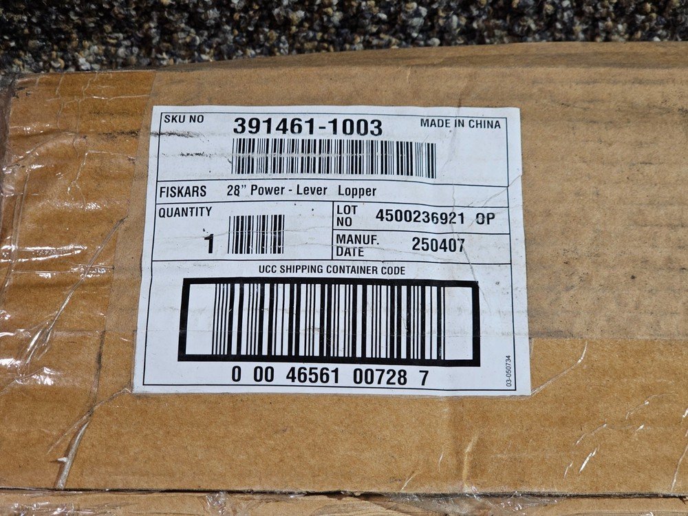 Fiskars 28" Loppers for Tree Trimming, Rust-Resistant Sharp Bypass Steel Blade