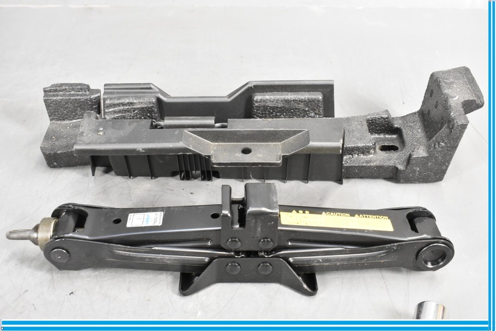 2007-2008 Lexus Ls460 Spare Jack & Trunk Tools Tool Set 09111-50080