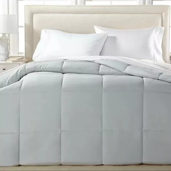 Royal Luxe Lightweight Microfiber Down Alternative Full/Queen Comforter Platinum