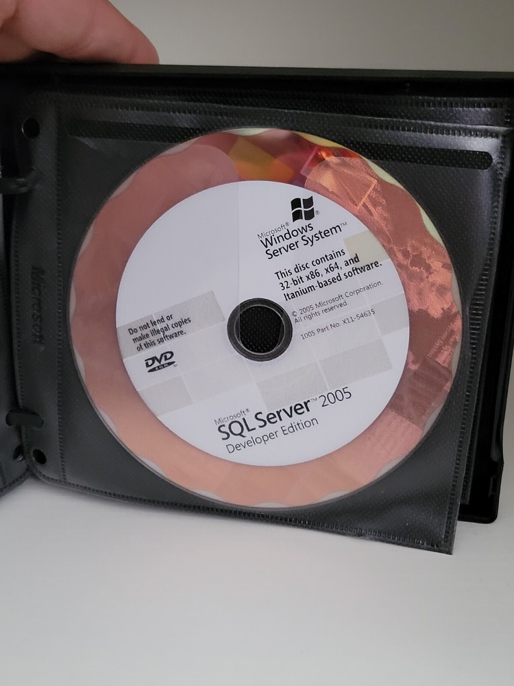 Microsoft Windows Server System SQL Server 2005 Developer Edition 8 Disc Set