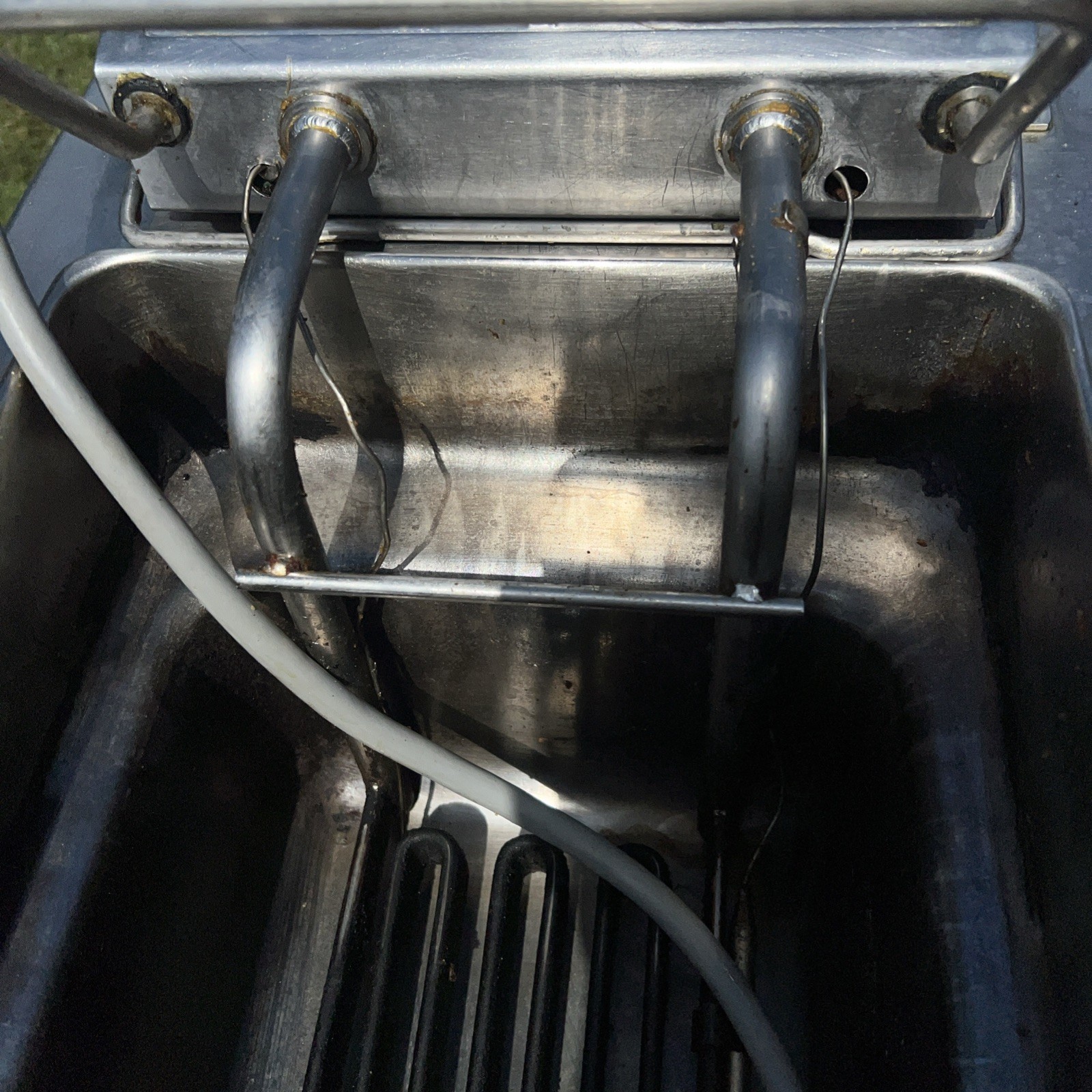 Wells F-49 Countertop 15lb Low Wattage Single Basket Electric Fryer A