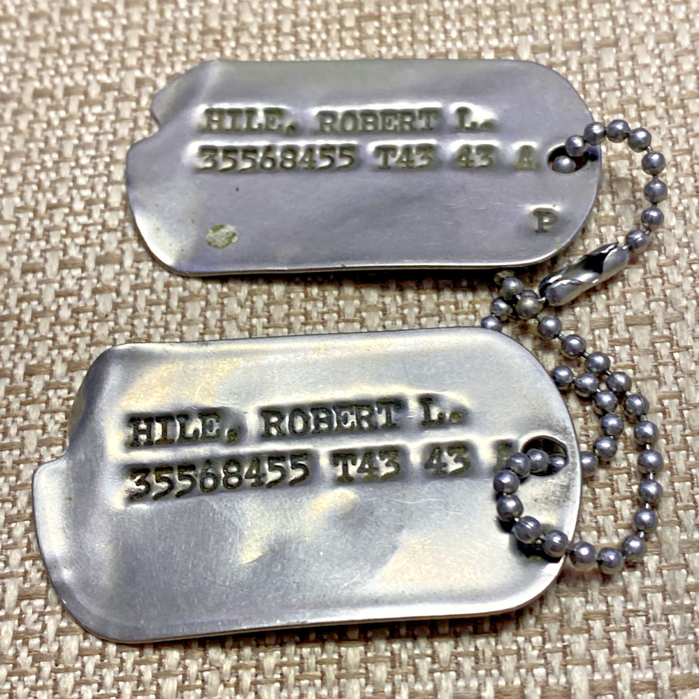 VINTAGE WWII T43 43 DOG TAGS ROBERT HILE